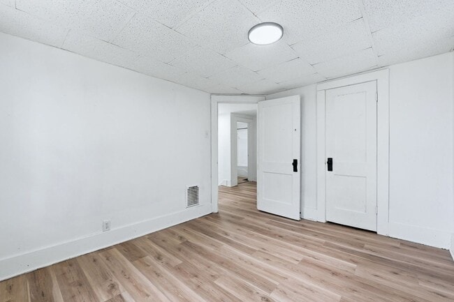 Building Photo - 3 BR - Classic Charm Meets Modern Living