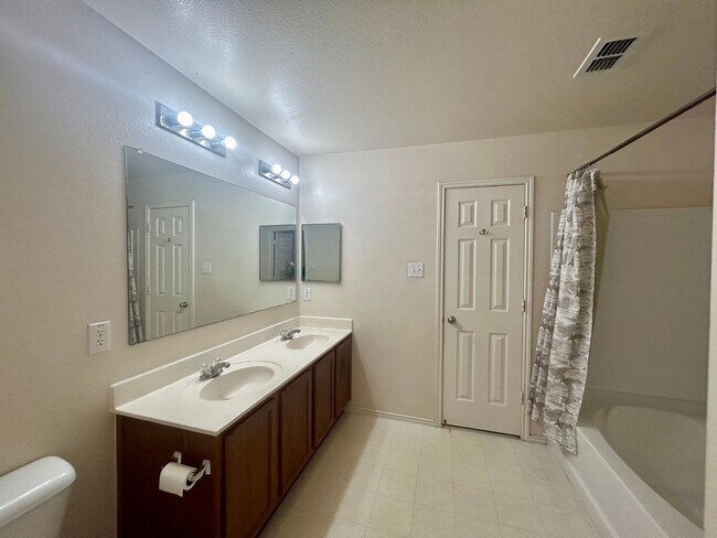 Building Photo - House for Lease in Frisco area -- 3 Bedrooms/3 Baths