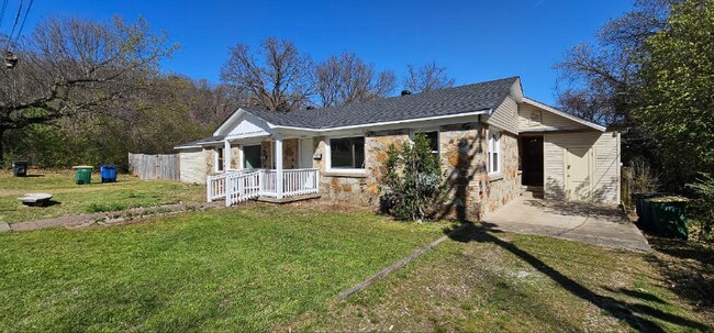 Primary Photo - 2008 Flora St