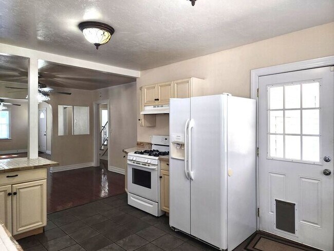 Building Photo - AMAZING 3 BED, 2 BATH Plus Study MILLERS ADDITION NW OKC