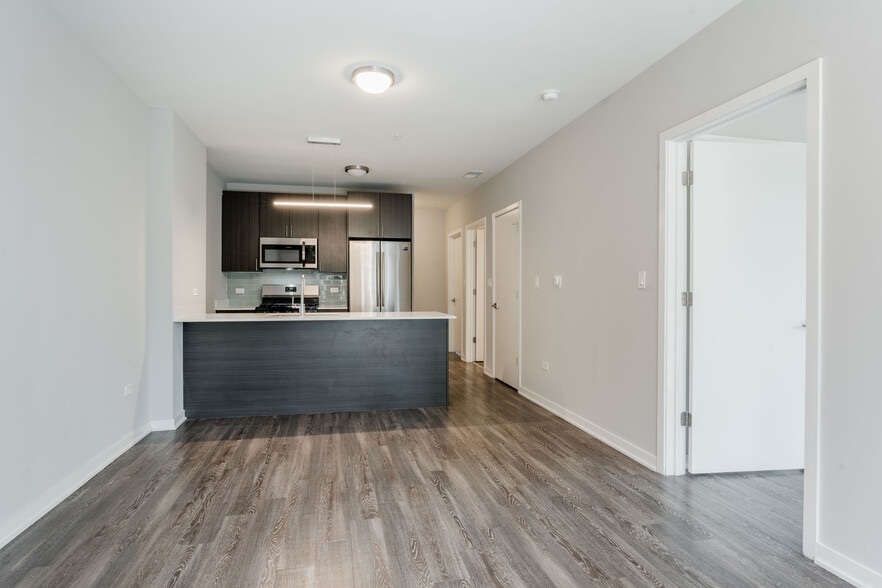 Building Photo - 301 W North Ave