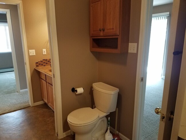 Building Photo - House For Lease