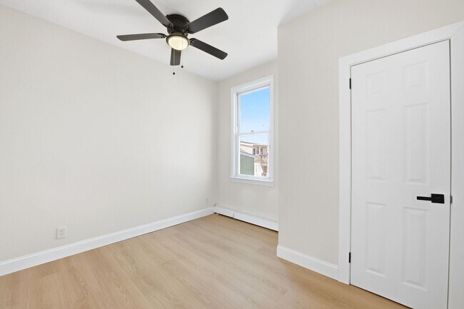 Building Photo - 139 W 51st St