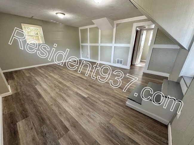 Building Photo - Updated 3 Bed home on cul-de-sac