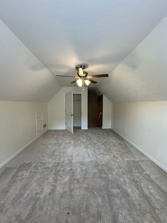 Building Photo - Move-In ready 3-bedroom 2-bathroom house on the Eastside