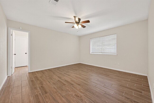 Building Photo - 2502 Old Oak Ln