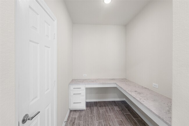 Building Photo - 25119 Sundance Park Ln