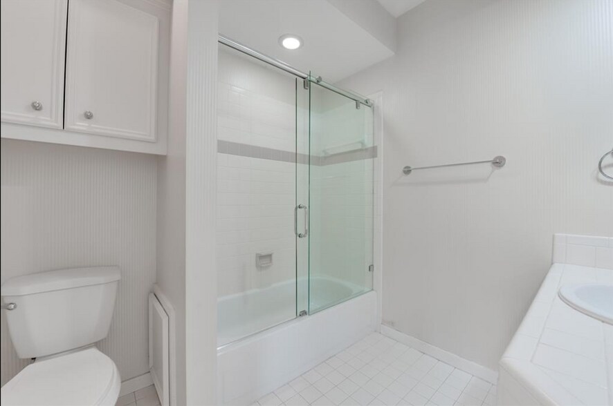 Building Photo - 2307 Huldy St