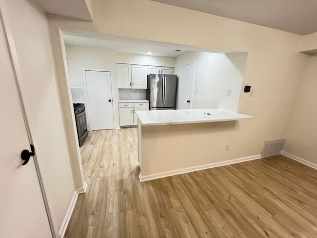 Building Photo - Newly renovated 3-bedroom, 2.5-bath home in Philadelphia’s Art Museum area