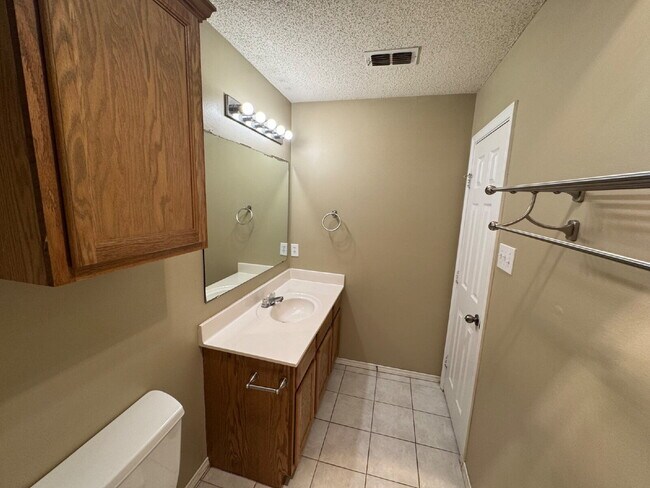Building Photo - House Located Within Shadow Hills Near Wal...