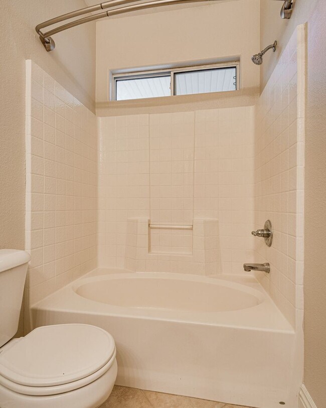 Building Photo - Spacious 3-Bedroom Home Featuring Downstai...