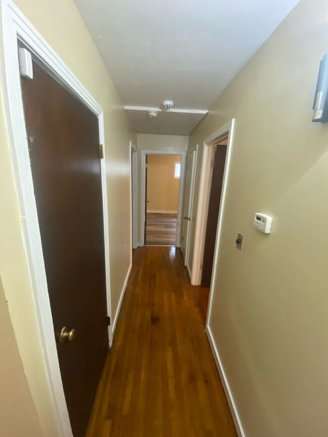 Building Photo - 843 Reaves St