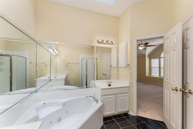 Building Photo - 2832 Bluffview Dr