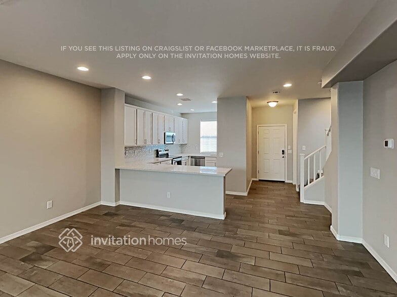 Building Photo - 4132 E Pony Ln