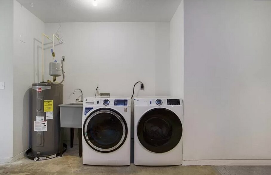 Washer/Dryer - 6450 Royal Woods Dr