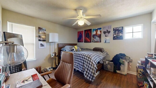 Building Photo - 2933 McLaren Dr