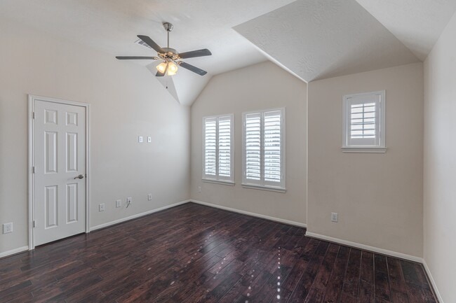 Building Photo - 14310 Silver Hollow Ln