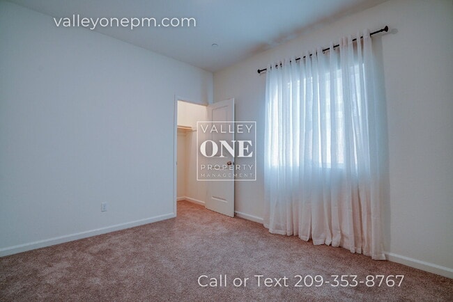 Building Photo - LIKE-NEW SOLAR POWERED HOME, BUILT 2022