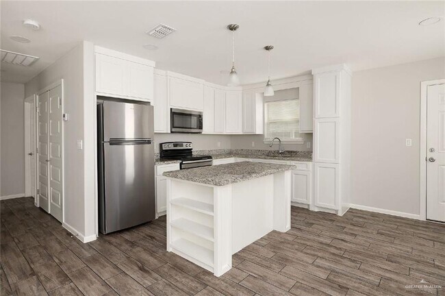 Building Photo - 10 Alta Vista Dr
