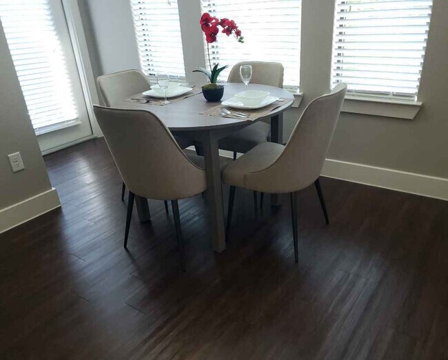 Building Photo - 2017 Al Lipscomb Way