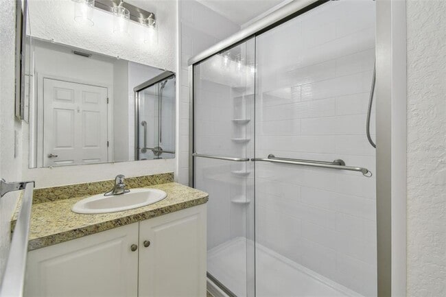 Building Photo - 587 Shady Grove Dr