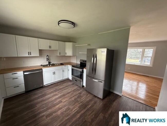 Building Photo - Charming 3-Bedroom, 1.5-Bath Home in Central Lincoln