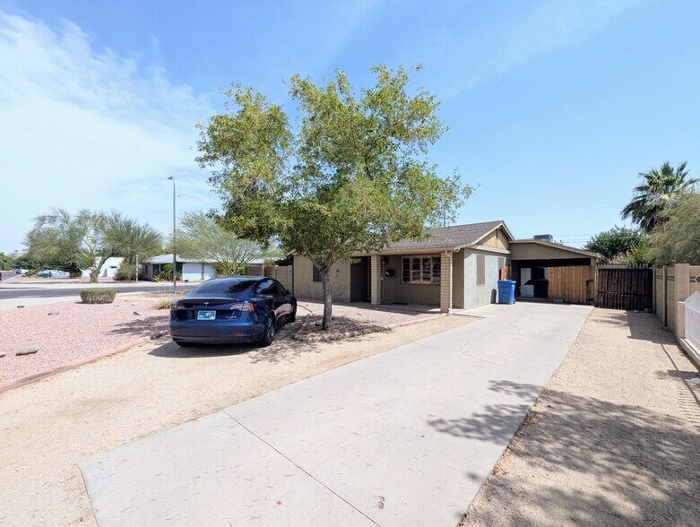 Building Photo - 2443 E Earll Dr