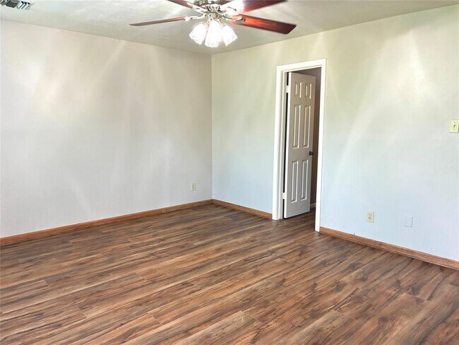 Building Photo - 15502 Rio Plaza Dr