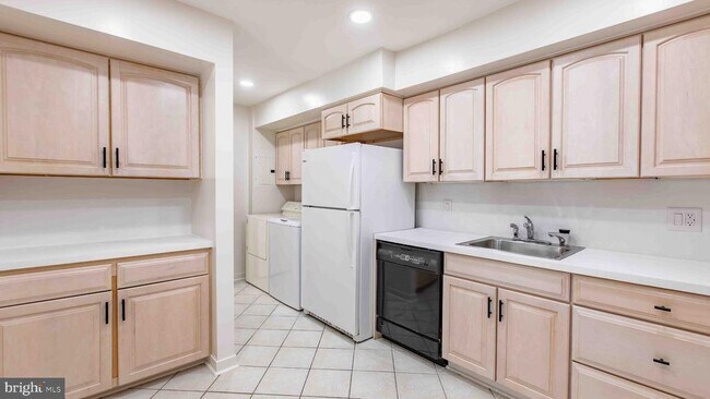 Building Photo - 29 Stonehenge Cir