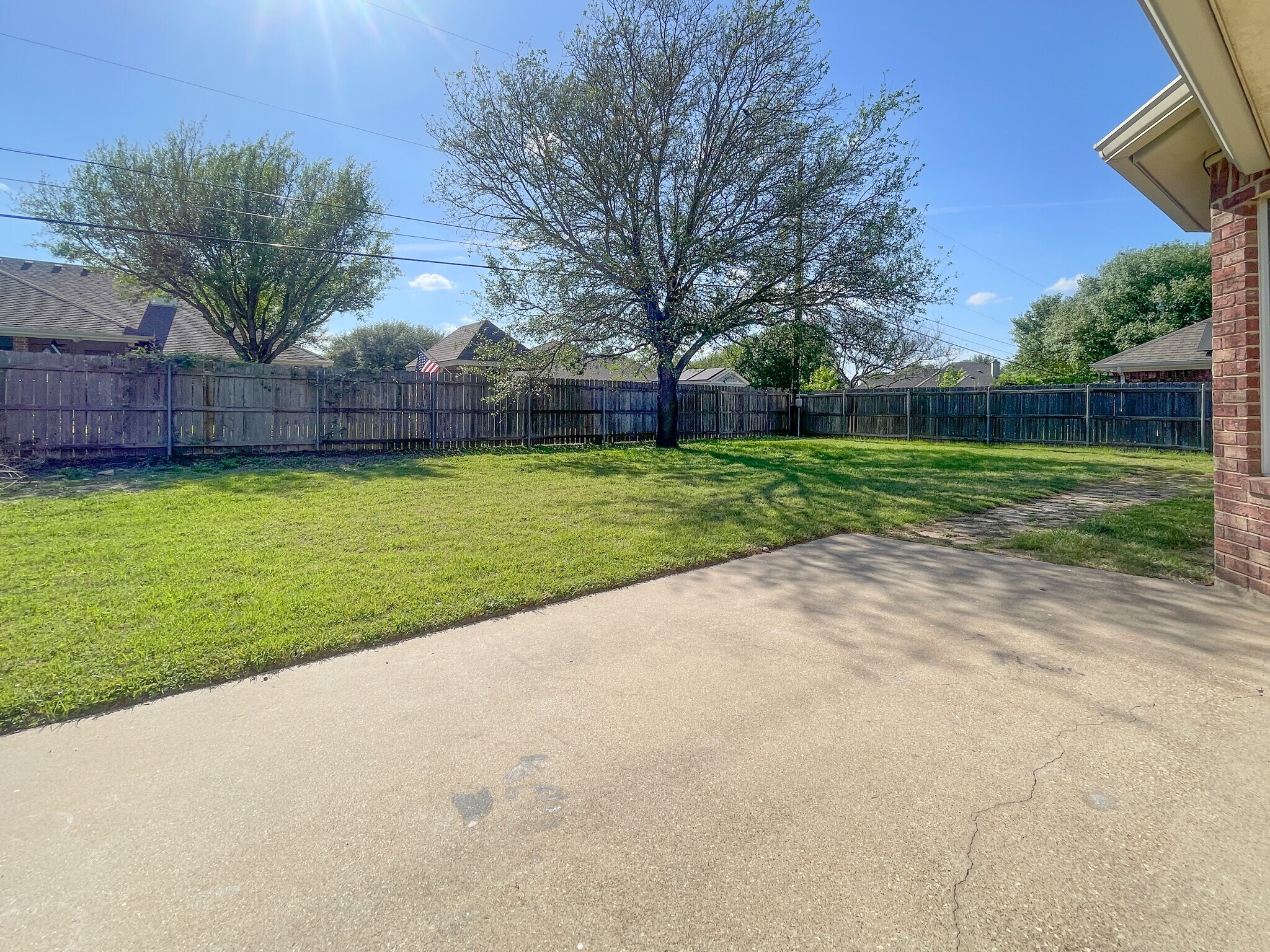 Building Photo - 1029 S Haven