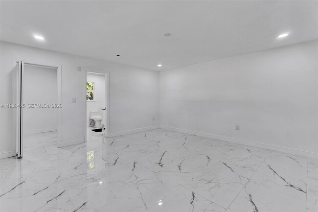 Building Photo - 860 NW 207th St