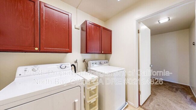 Building Photo - 351 Belhaven Cir