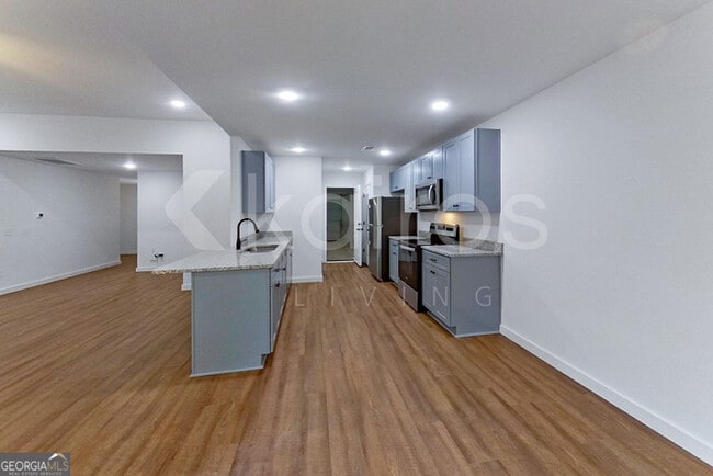 Building Photo - 142 Hughes Dr