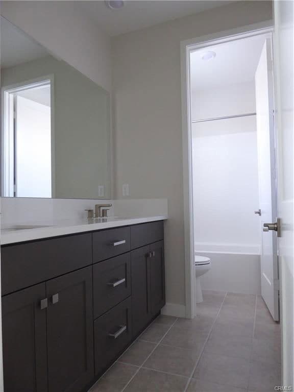 Primary Photo - 652 Athos