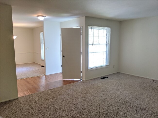 Building Photo - 822 Dutch Mill Dr