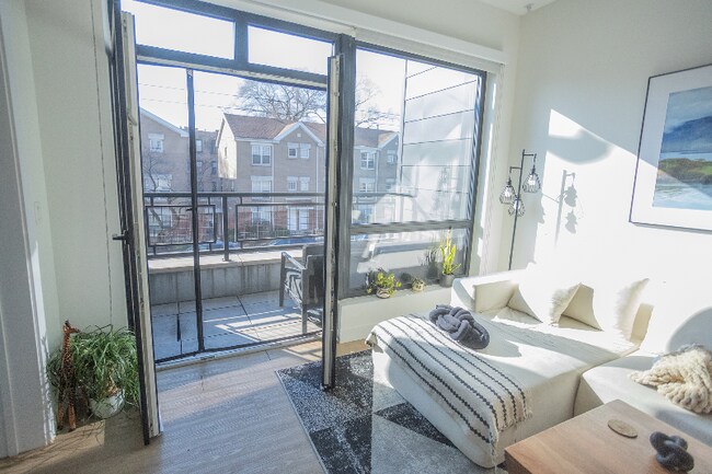 Building Photo - 4806 N Magnolia Ave