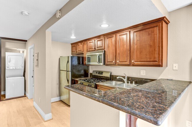 Building Photo - $500 Move In Special - Studio in the Venetian Community in UTC w/ Parking Included!