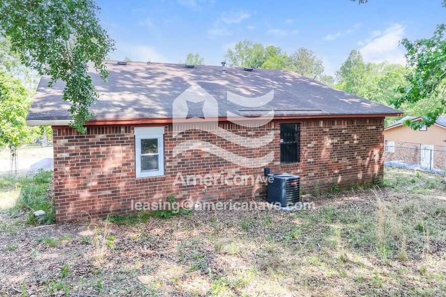 Building Photo - 3414 Aurelia Dr