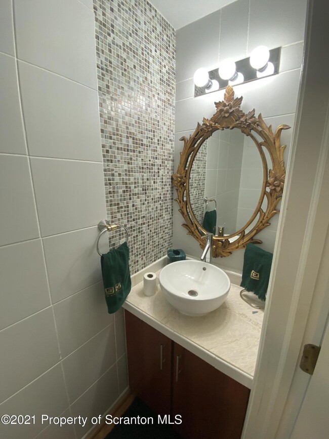 Building Photo - 32 Briarwood Way