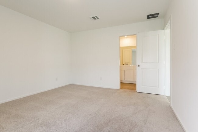 Building Photo - 16118 Hatton Dr