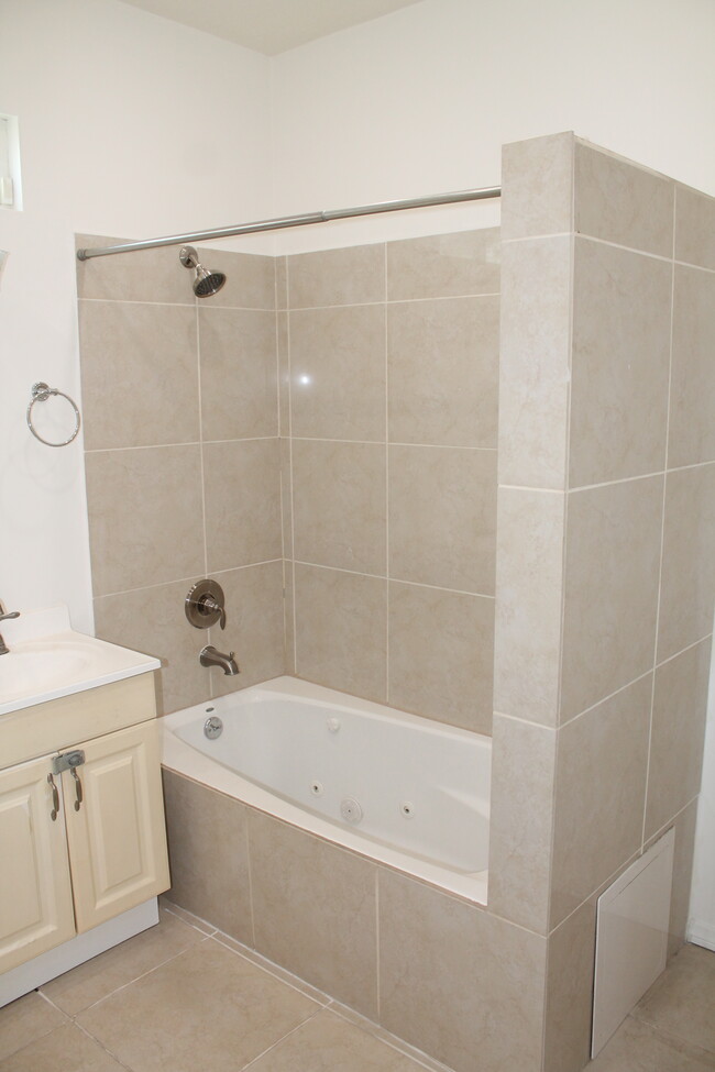 Bathroom - 1509 Winona Blvd