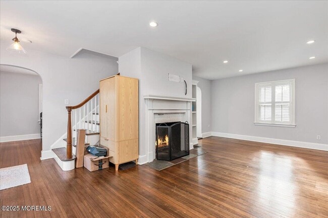 Building Photo - 14 Prospect Ave N