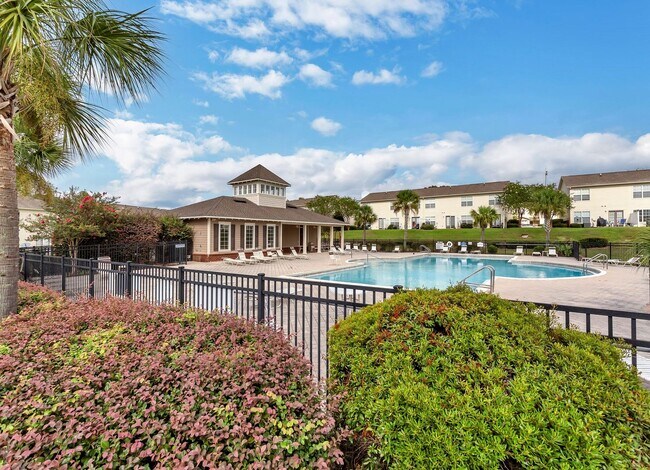 Building Photo - 3/2.5 Crestview Townhome with Community Po...