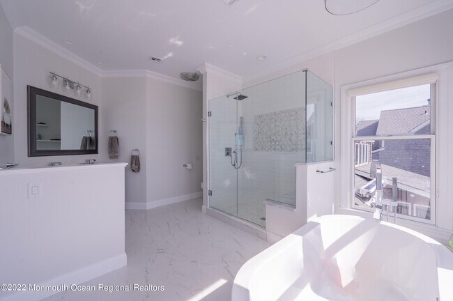 Building Photo - 709 Princeton Ave