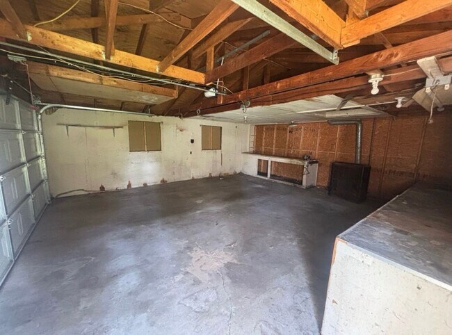 Building Photo - 523 Weston St