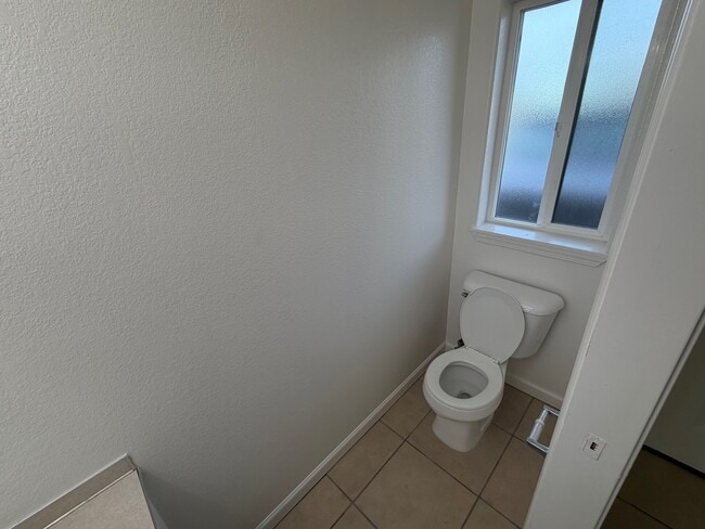 Building Photo - 4338 Ward Pl NE