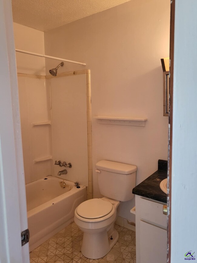 Building Photo - 303 Laverne Dr