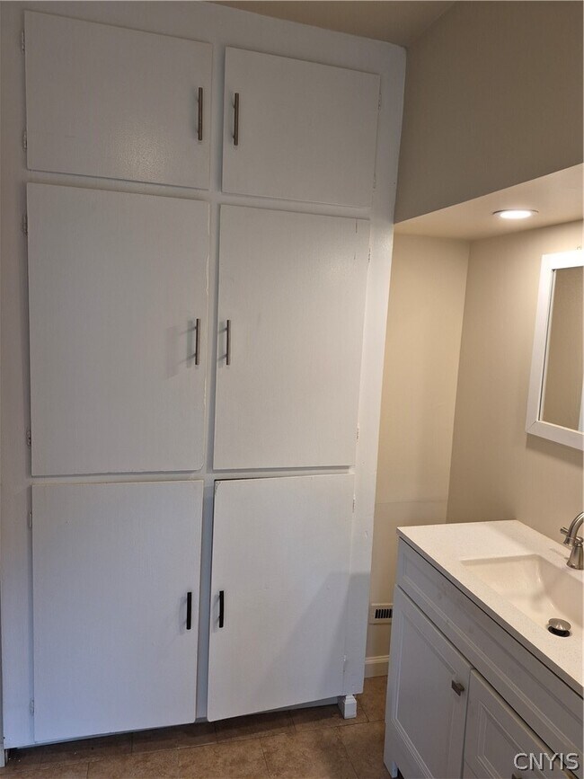 Building Photo - 406 Laforte Ave