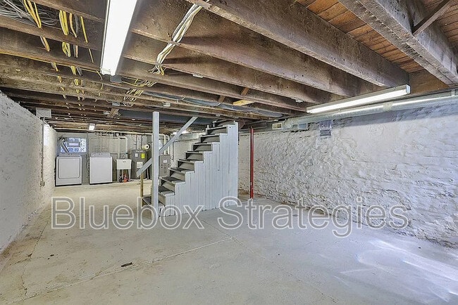 Building Photo - 2276 Loth St