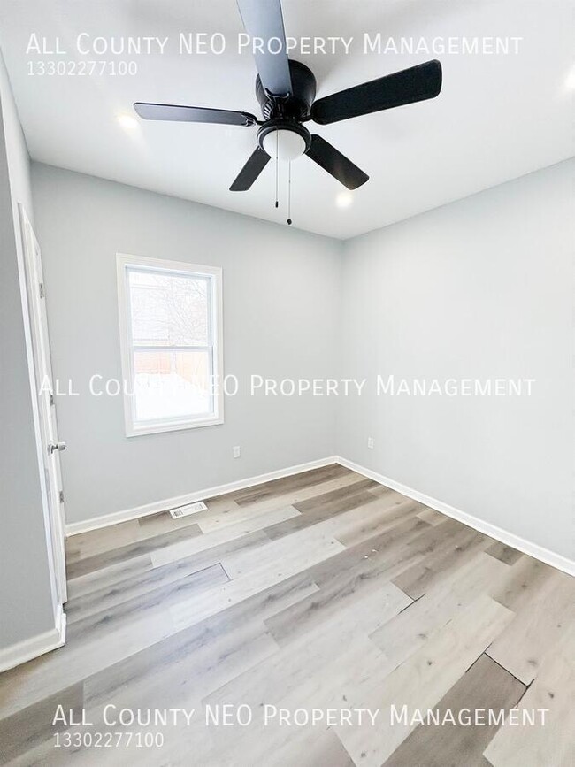 Building Photo - 2232 W 104th St